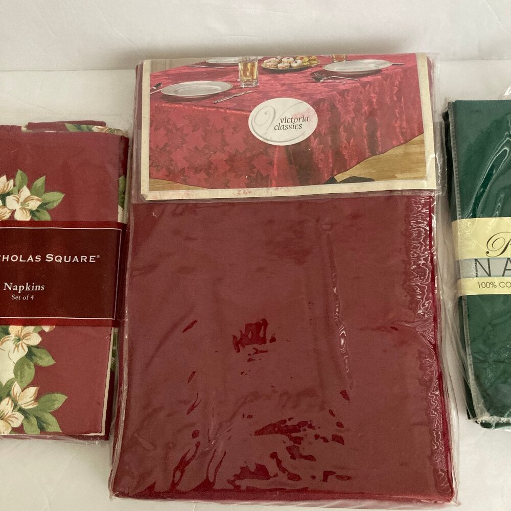 Victoria Classics Solid Burgundy Poinsettia Tablecloth 60" x 84" & 8 Napkins New